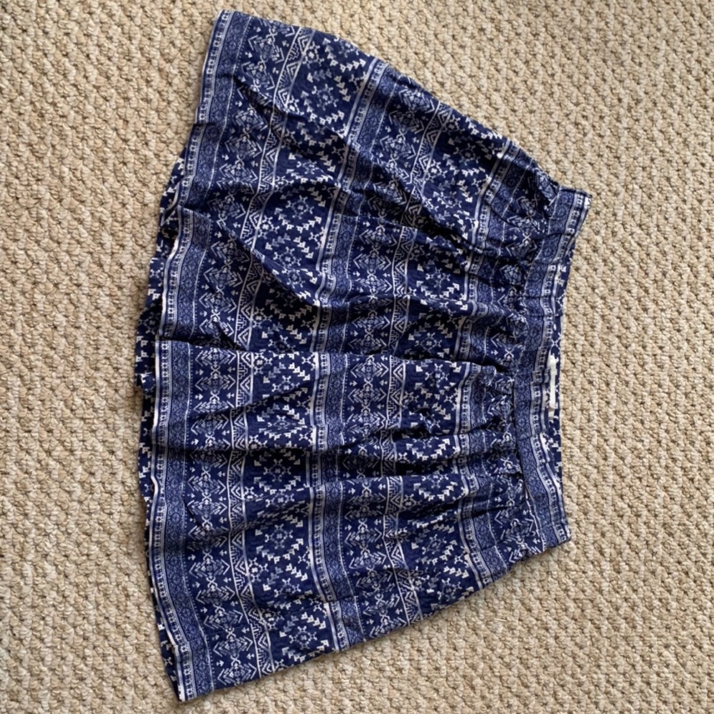 skirt from Forever 21 in a size 9/10
